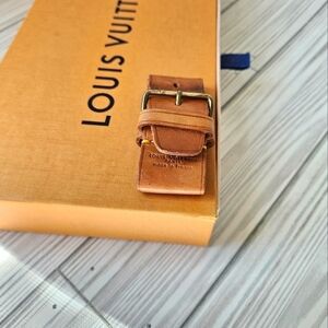 Louis Vuitton Authentic Powanie Vachetta Leather Luggage Strap in Tan